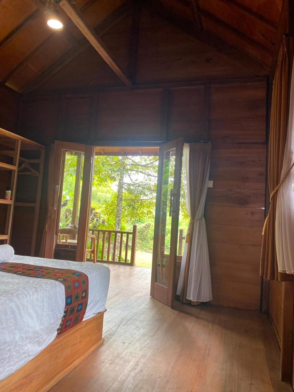 Uma D'Nyuh Homestay Singaraja Zewnętrze zdjęcie