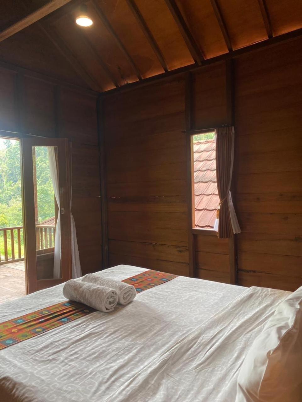 Uma D'Nyuh Homestay Singaraja Zewnętrze zdjęcie