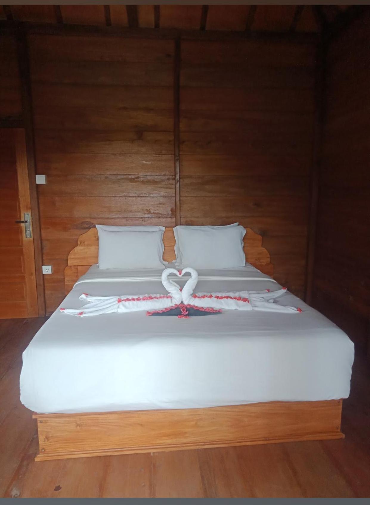 Uma D'Nyuh Homestay Singaraja Zewnętrze zdjęcie